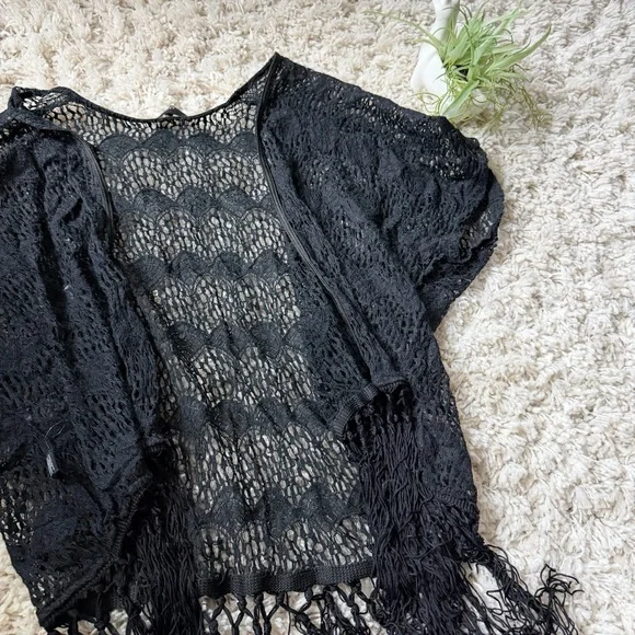 Chic Black Lace Kimono see thru short sleeve cardigan with Fringe - Picture 5 of 5